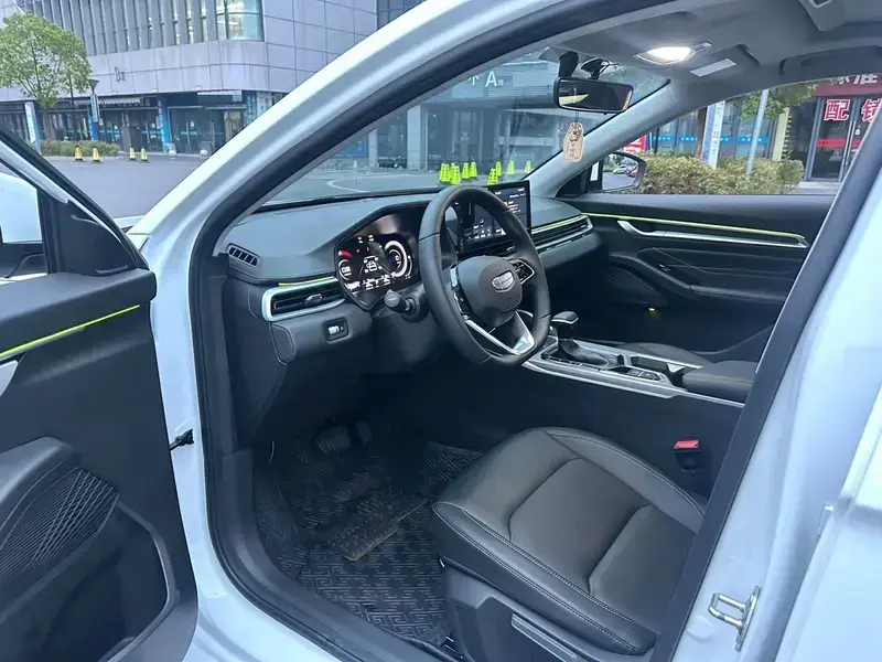 2025 Geely Classic Emgrand с пробегом 10 000 км