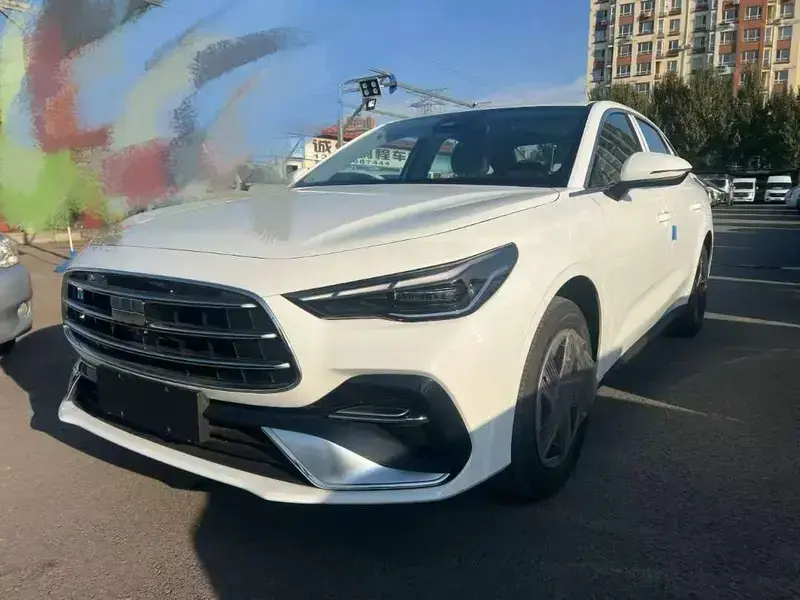 2026 Geely Galaxy Stellar 6 с пробегом 100 км