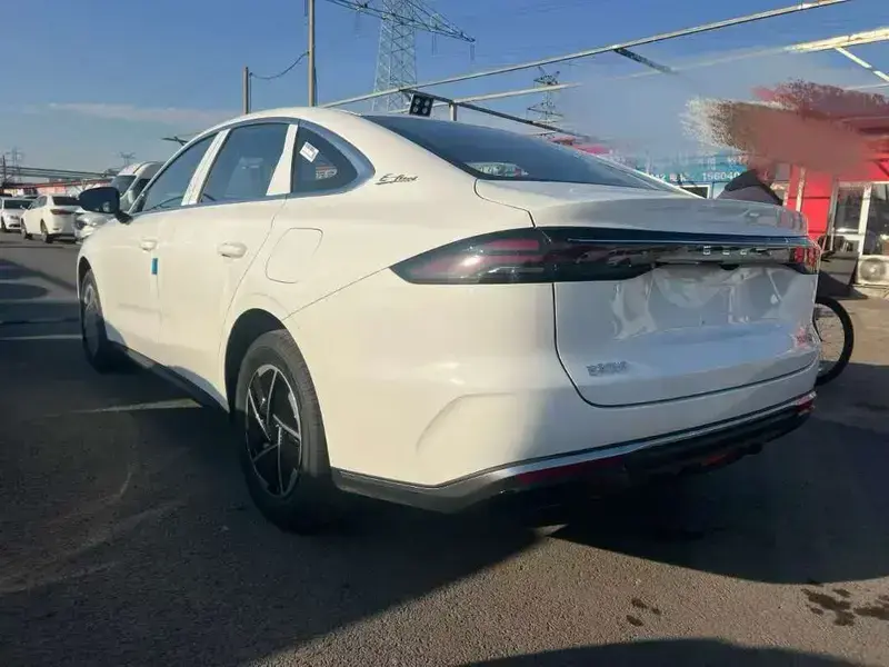 2026 Geely Galaxy Stellar 6 с пробегом 100 км