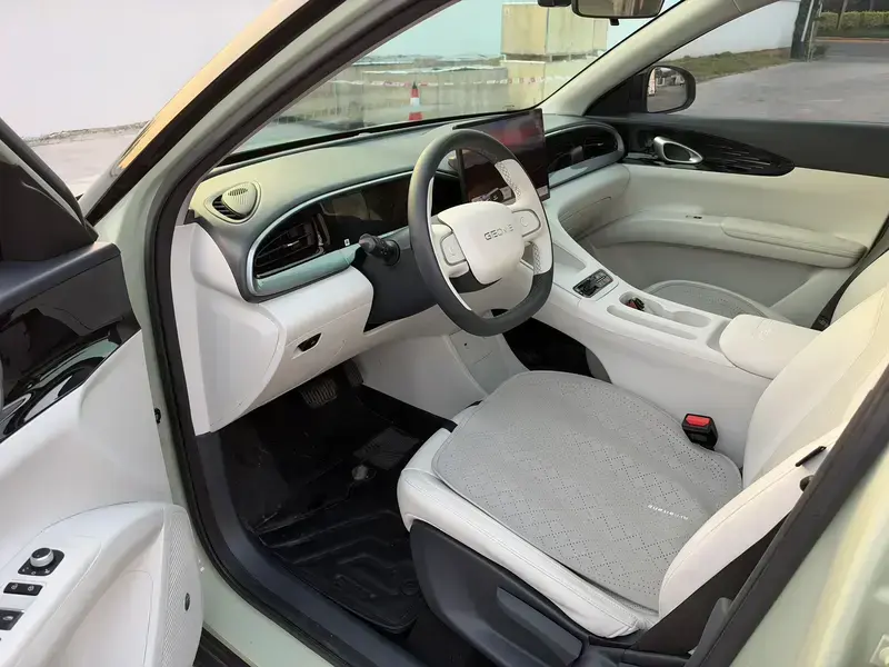2025 Geely Starry Wish с пробегом 8 000 км