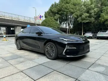 2025 Geely Galaxy Xingyao 8 с пробегом 30 000 км