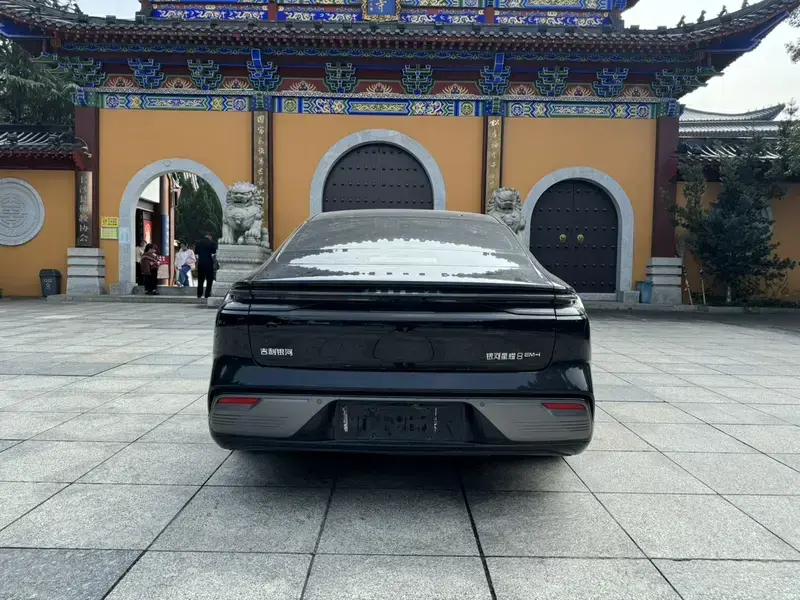 2025 Geely Galaxy Xingyao 8 с пробегом 30 000 км
