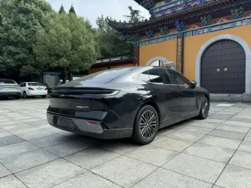 2025 Geely Galaxy Xingyao 8 с пробегом 30 000 км