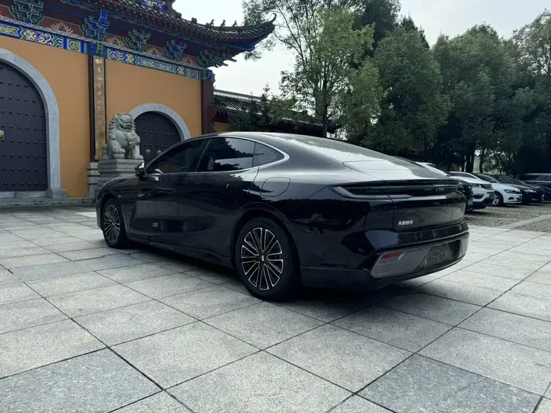 2025 Geely Galaxy Xingyao 8 с пробегом 30 000 км