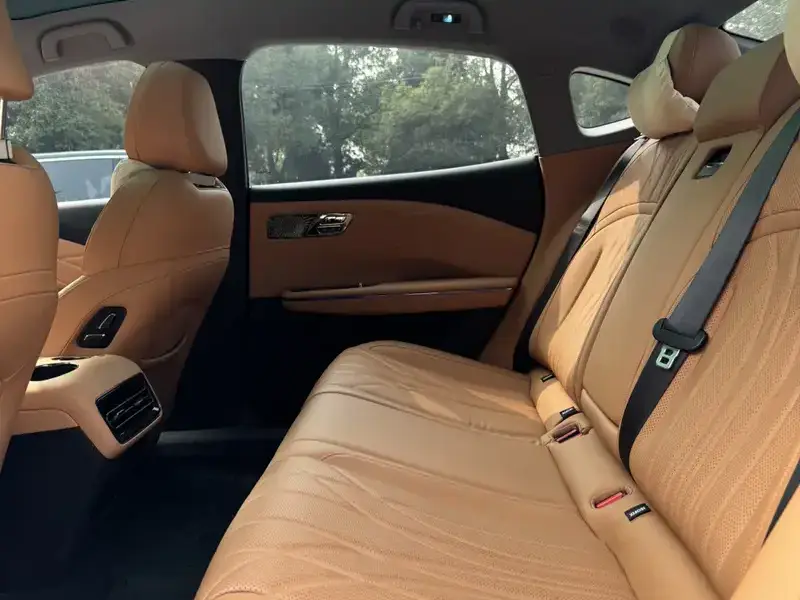 2025 Geely Galaxy Xingyao 8 с пробегом 30 000 км