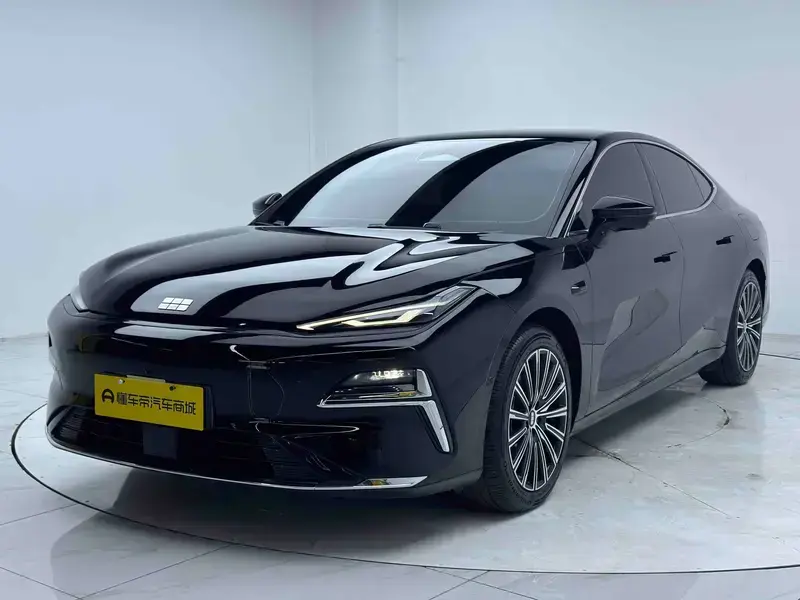 2025 Geely Galaxy Xingyao 8 с пробегом 14 000 км