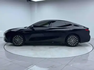 2025 Geely Galaxy Xingyao 8 с пробегом 14 000 км