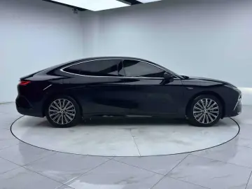2025 Geely Galaxy Xingyao 8 с пробегом 14 000 км