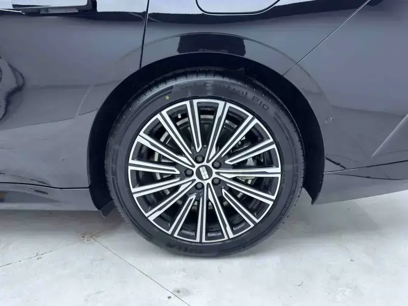 2025 Geely Galaxy Xingyao 8 с пробегом 14 000 км