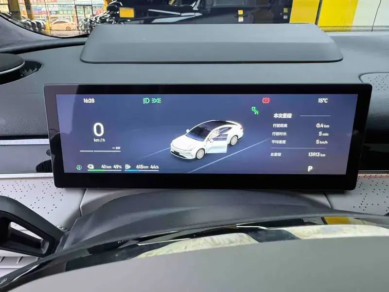 2025 Geely Galaxy Xingyao 8 с пробегом 14 000 км