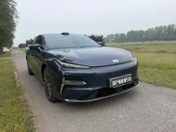 2025 Geely Galaxy Xingyao 8 с пробегом 9 000 км