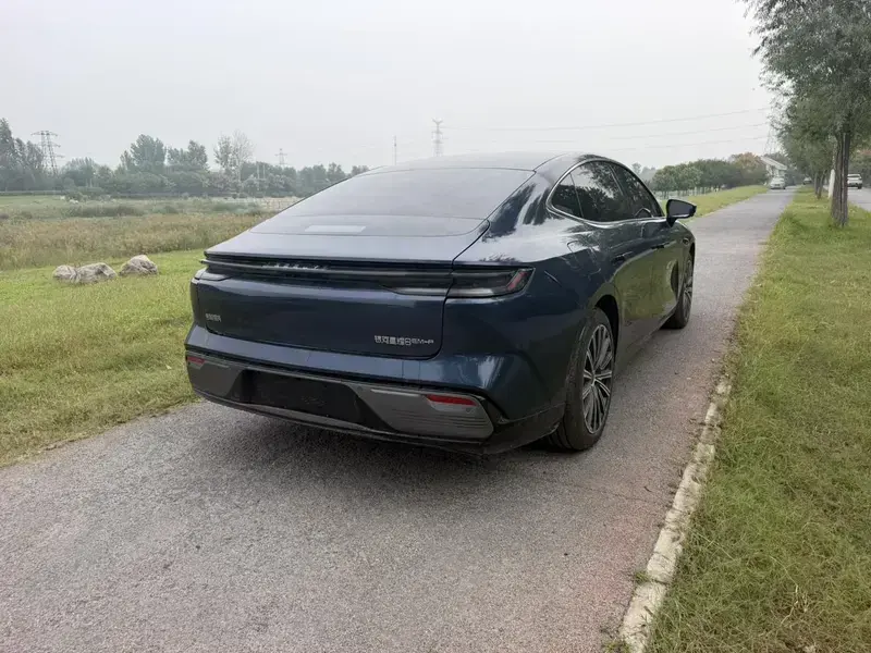 2025 Geely Galaxy Xingyao 8 с пробегом 9 000 км