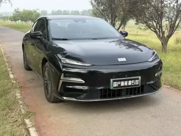 2025 Geely Galaxy Xingyao 8 с пробегом 14 800 км