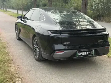 2025 Geely Galaxy Xingyao 8 с пробегом 14 800 км