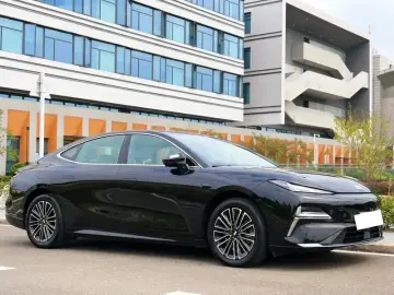 2025 Geely Galaxy Xingyao 8 с пробегом 16 000 км
