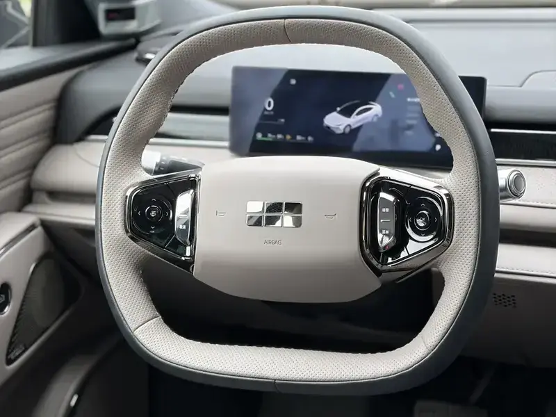 2025 Geely Galaxy Xingyao 8 с пробегом 16 000 км