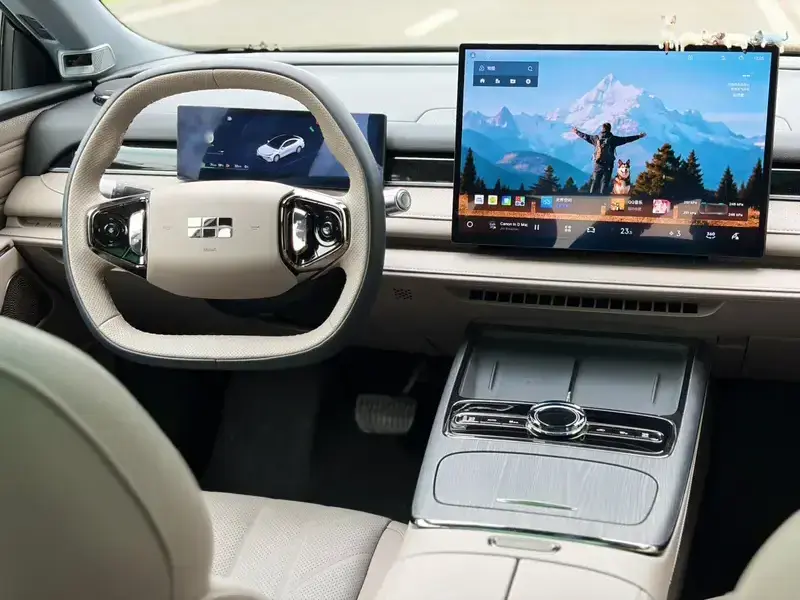 2025 Geely Galaxy Xingyao 8 с пробегом 16 000 км