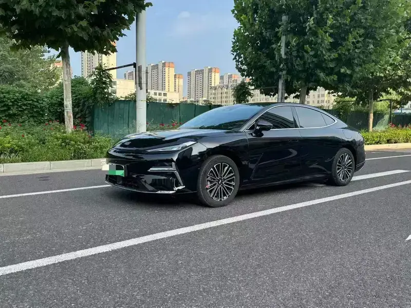 2025 Geely Galaxy Xingyao 8 с пробегом 13 000 км