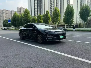 2025 Geely Galaxy Xingyao 8 с пробегом 13 000 км