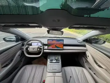 2025 Geely Galaxy Xingyao 8 с пробегом 13 000 км