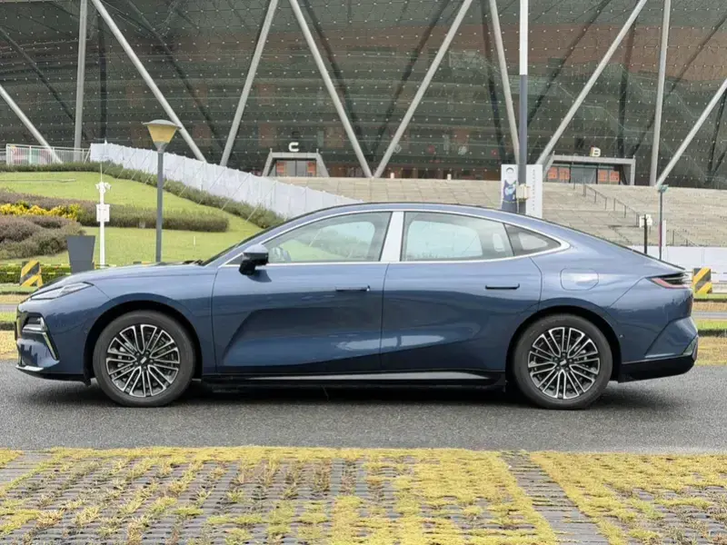 2025 Geely Galaxy Xingyao 8 с пробегом 100 км