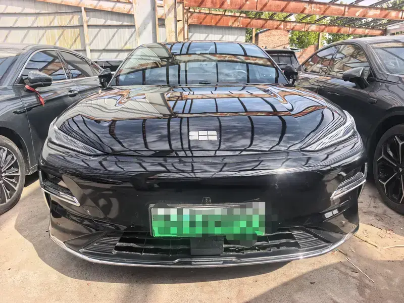 2025 Geely Galaxy Xingyao 8 с пробегом 14 000 км
