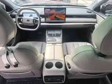 2025 Geely Galaxy Xingyao 8 с пробегом 14 000 км