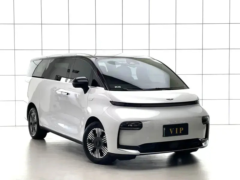 2024 Geely Yizhen L380 с пробегом 12 000 км