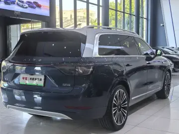 2024 Aito AITO M9 с пробегом 42 000 км