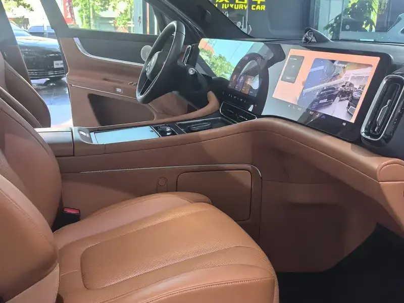 2024 Aito AITO M9 с пробегом 42 000 км