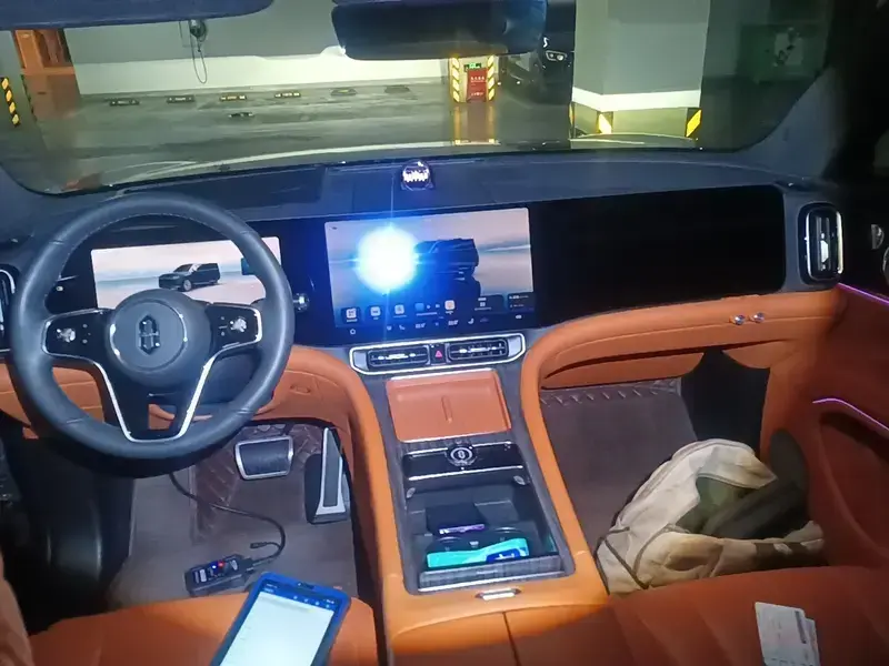 2024 Aito AITO M9 с пробегом 51 500 км