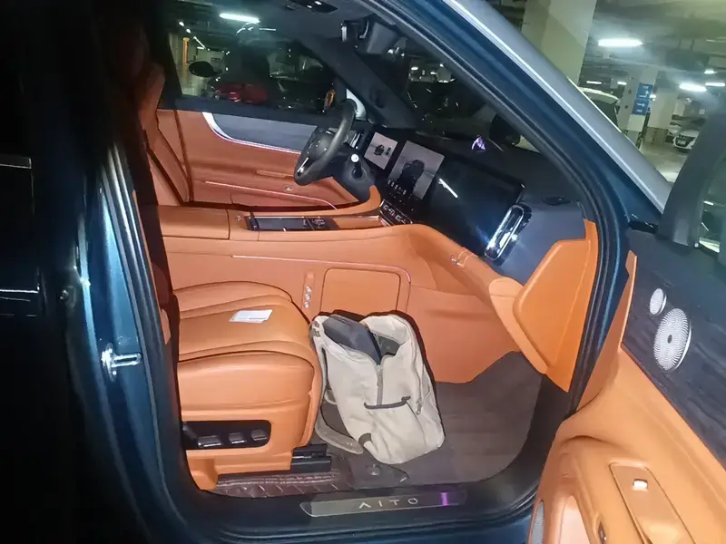 2024 Aito AITO M9 с пробегом 51 500 км