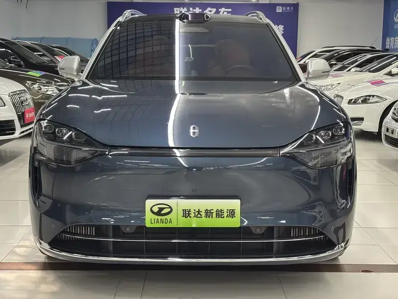 2024 Aito AITO M9 с пробегом 126 000 км