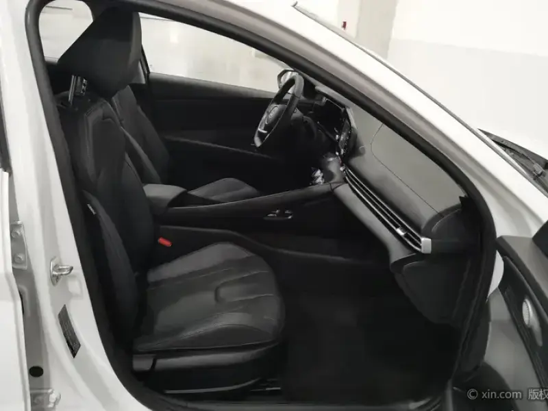 2023 Hyundai Elantra Plug-in Hybrid с пробегом 12 500 км