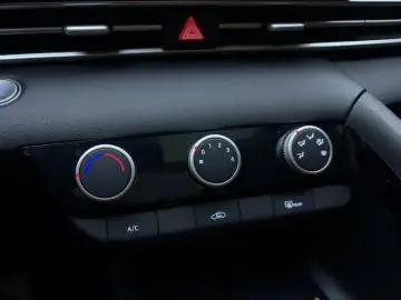 2023 Hyundai Elantra Plug-in Hybrid с пробегом 9 000 км
