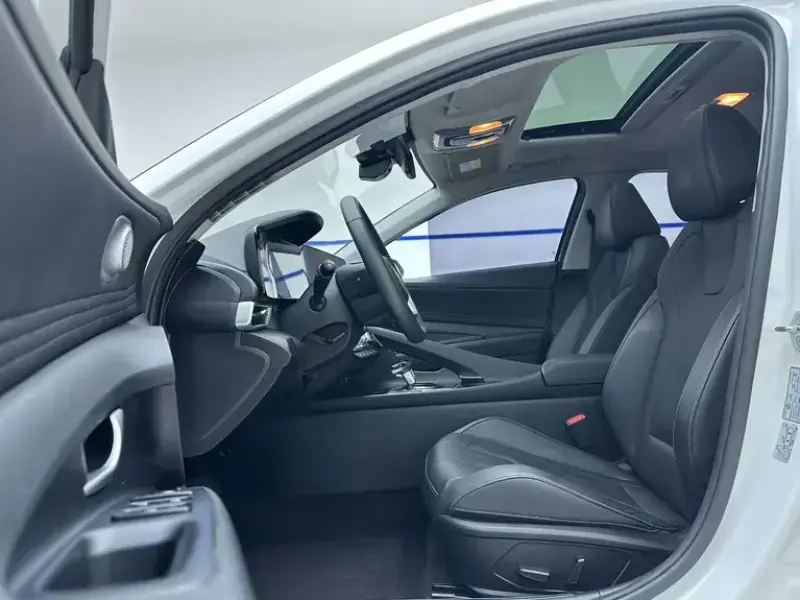2023 Hyundai Elantra Plug-in Hybrid с пробегом 23 000 км