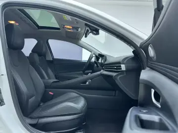 2023 Hyundai Elantra Plug-in Hybrid с пробегом 23 000 км