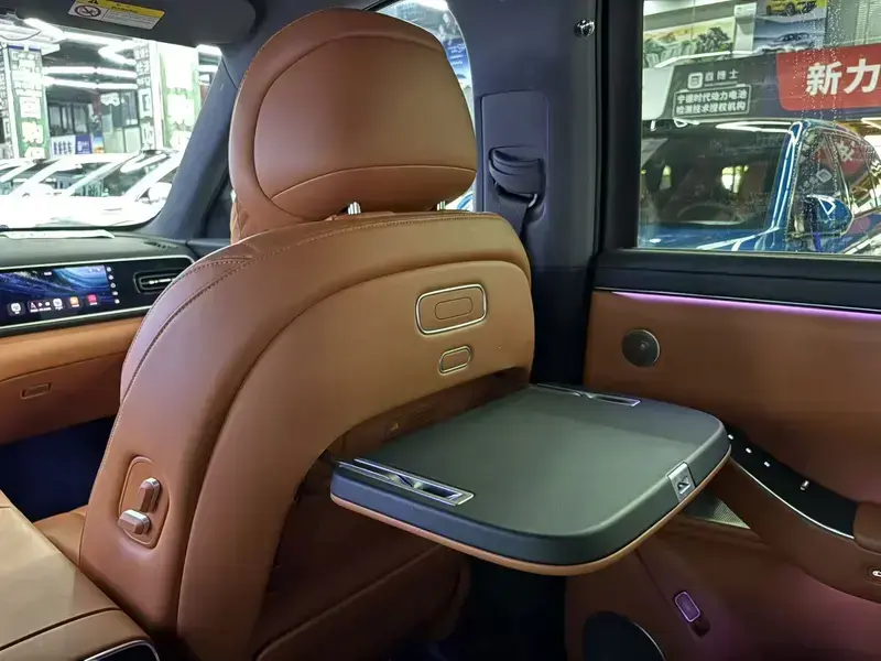 2026 Aito AITO M7 с пробегом 10 000 км