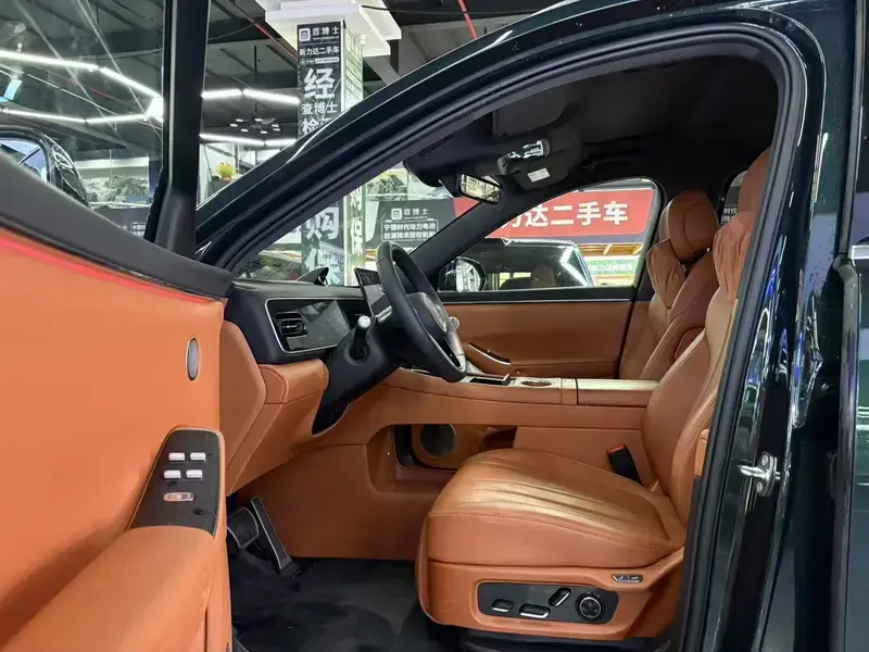 2026 Aito AITO M7 с пробегом 10 000 км