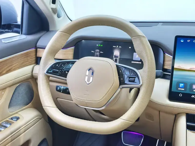 2024 Aito AITO M7 с пробегом 59 800 км