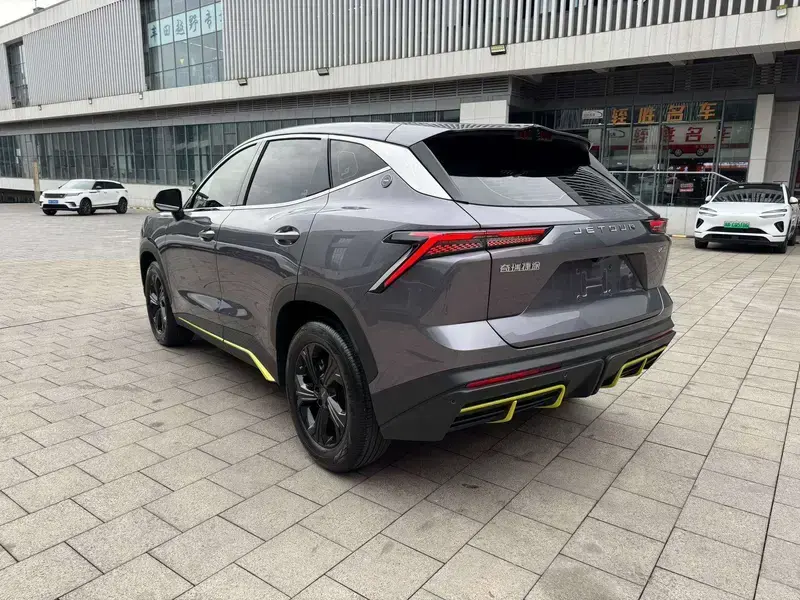 2024 JETOUR Dasheng i-DM с пробегом 10 000 км