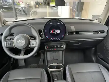 2025 Mini Electric MINI COOPER с пробегом 3 000 км