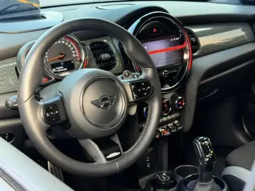 2022 Mini JCW с пробегом 40 000 км