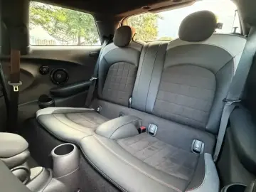 2022 Mini JCW с пробегом 40 000 км