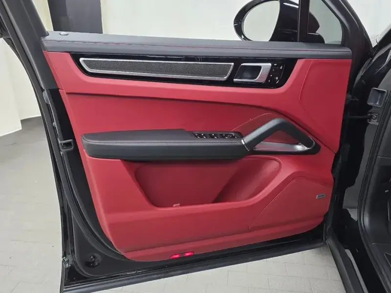 2020 Porsche Cayenne с пробегом 9 489 км
