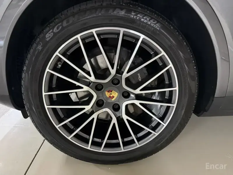 2020 Porsche Cayenne с пробегом 52 000 км