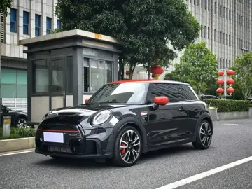 2023 Mini JCW с пробегом 18 000 км