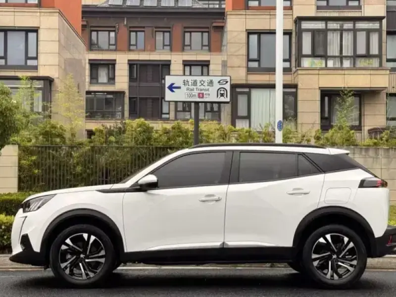 2022 Peugeot e2008 с пробегом 24 000 км