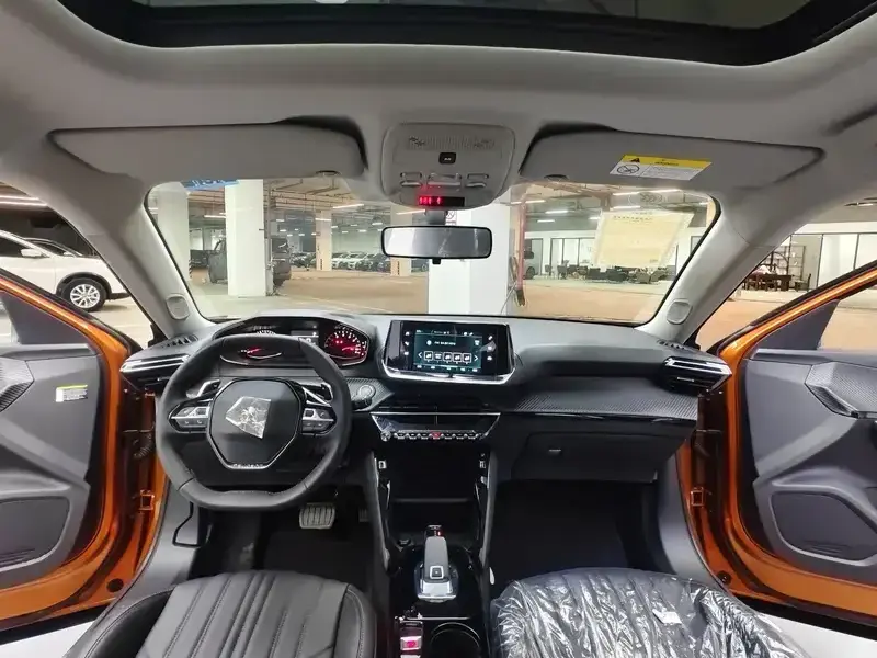 2022 Peugeot e2008 с пробегом 100 км