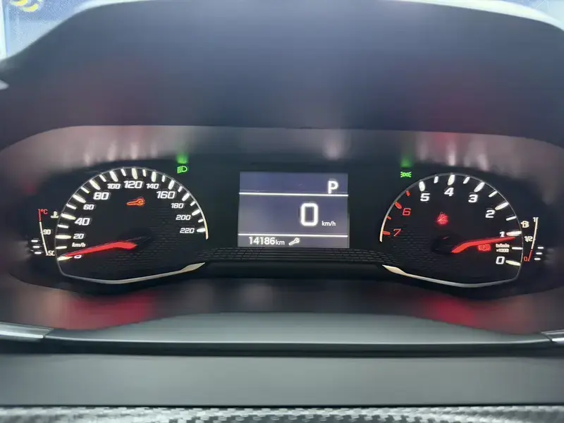 2022 Peugeot e2008 с пробегом 14 000 км